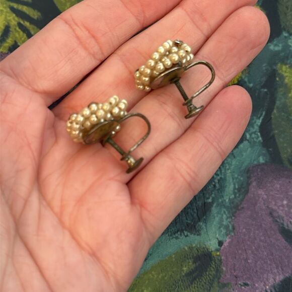 Vintage 1940’s-1950’s Pearl and Crystal Cluster Clip On Earrings - Picture 2 of 5